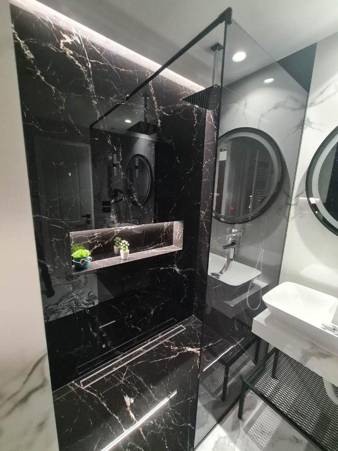 Grey Luxury Apartment Gjirokaster Bagian luar foto